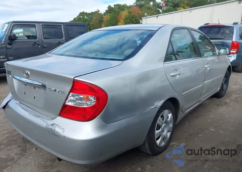 2004 Toyota Camry Le z USA, uszkodzony, nr VIN 4T1BE32K04U300643